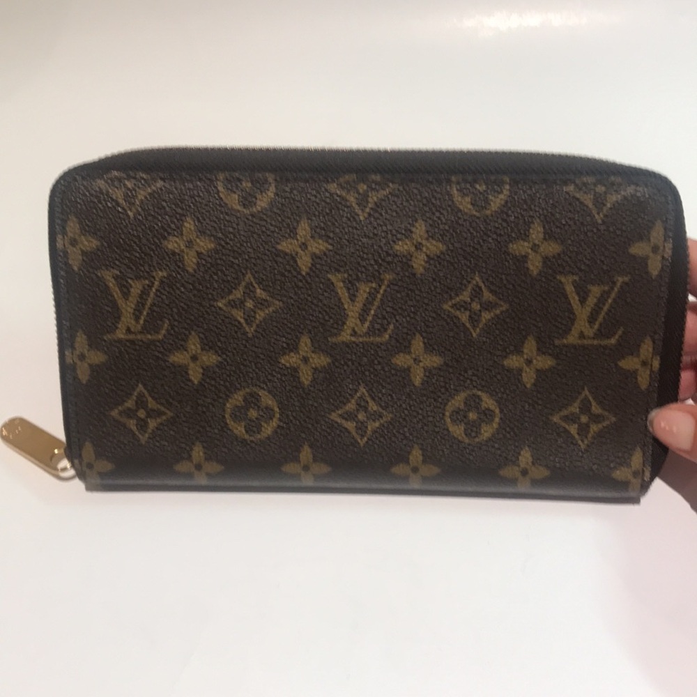 Louis Vuitton Zippy Organizer long wallet